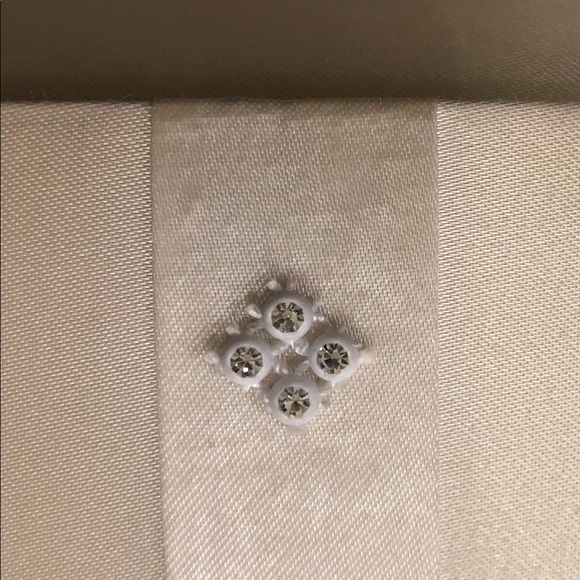 Dillard’s silk cream handbag. Great shape. - Picture 3 of 7